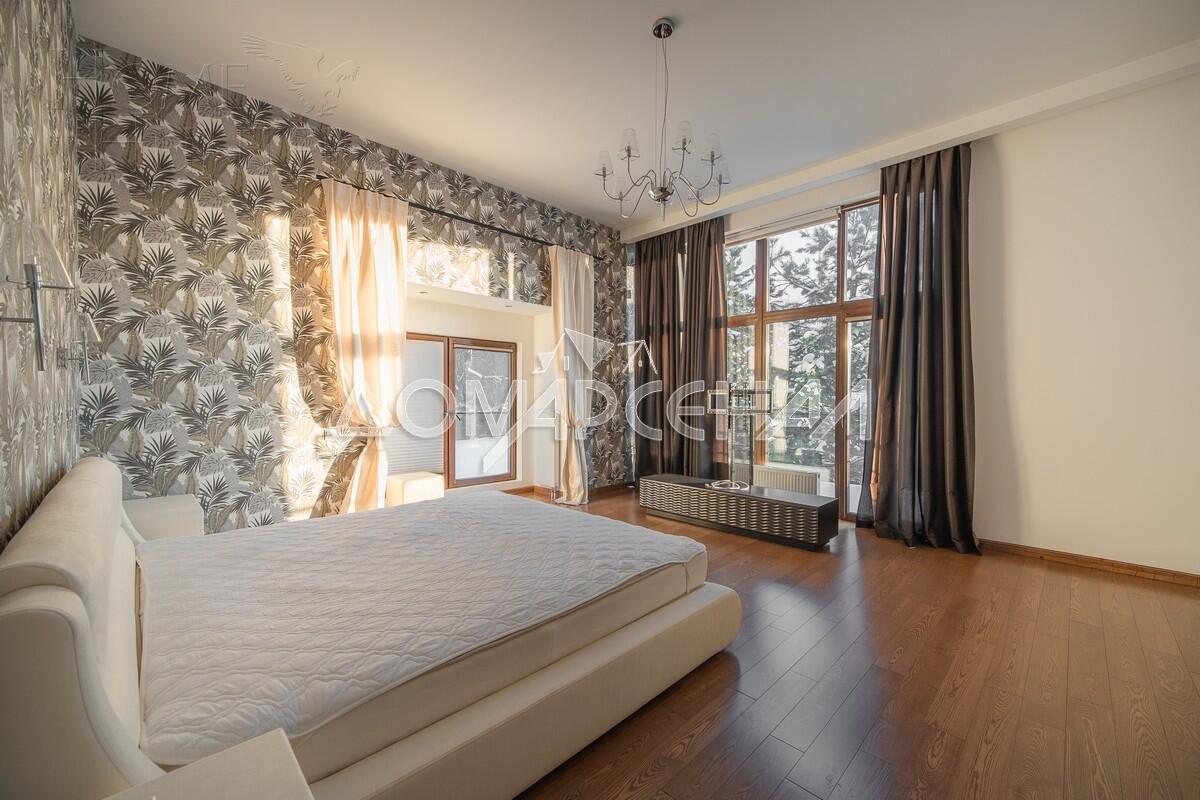 2-этажный коттедж 240 м² с отделкой