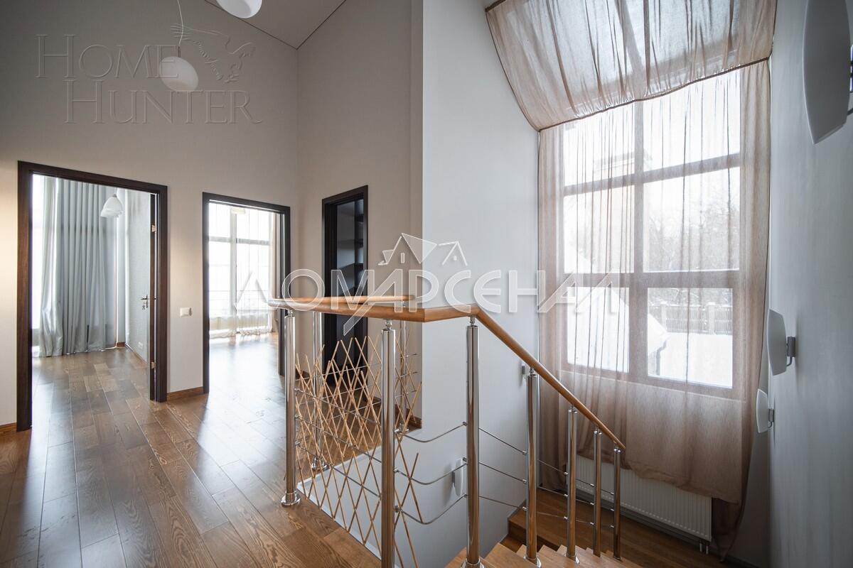 2-этажный коттедж 240 м² с отделкой