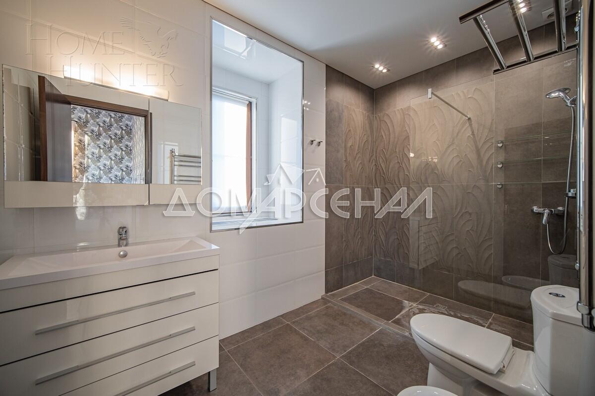 2-этажный коттедж 240 м² с отделкой