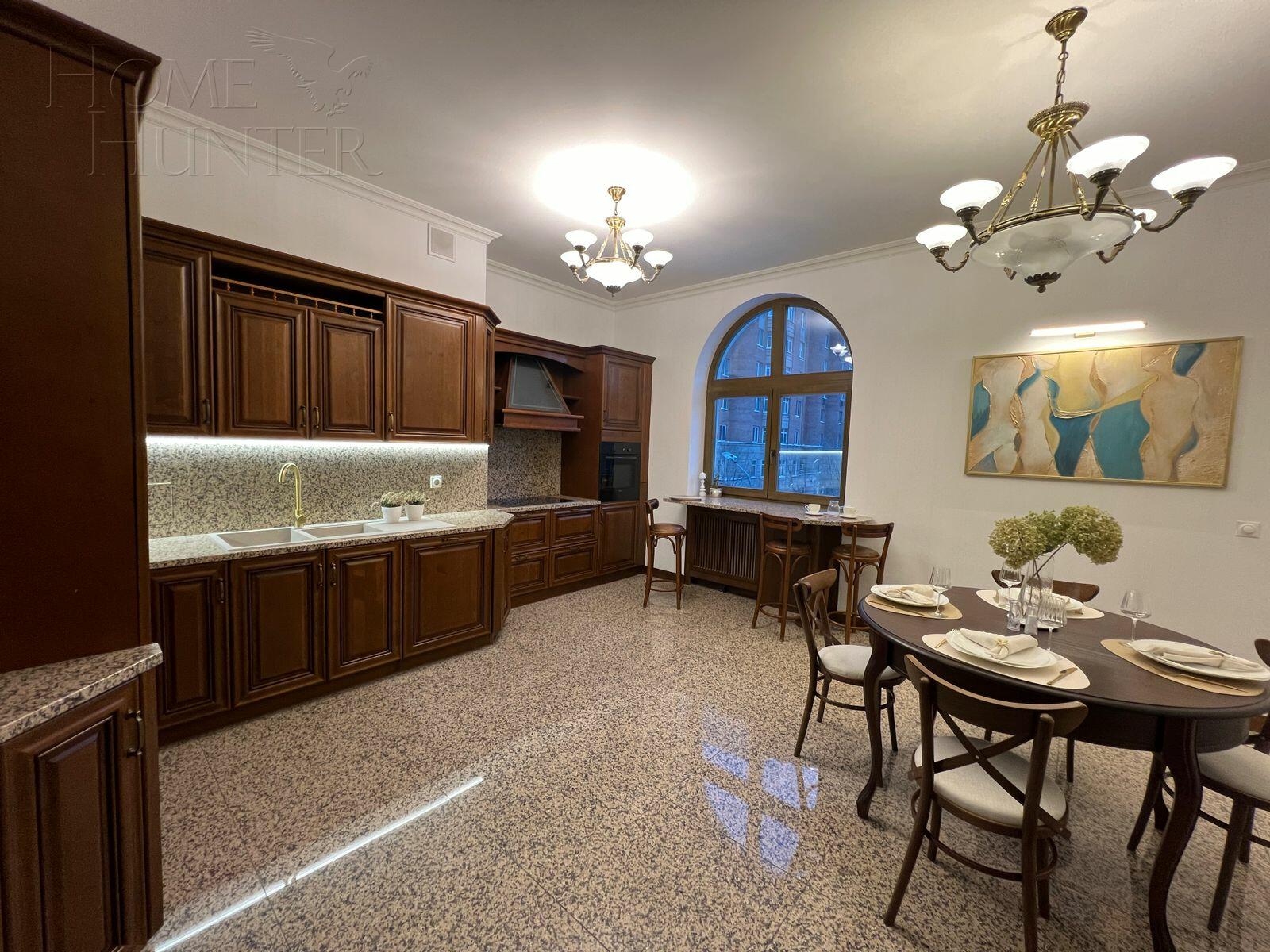 5-КОМН. КВАРТИРА С ОТДЕЛКОЙ 234 М² НА 3 ЭТАЖЕ