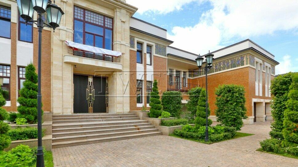 2-этажный коттедж 1 372 м² с отделкой