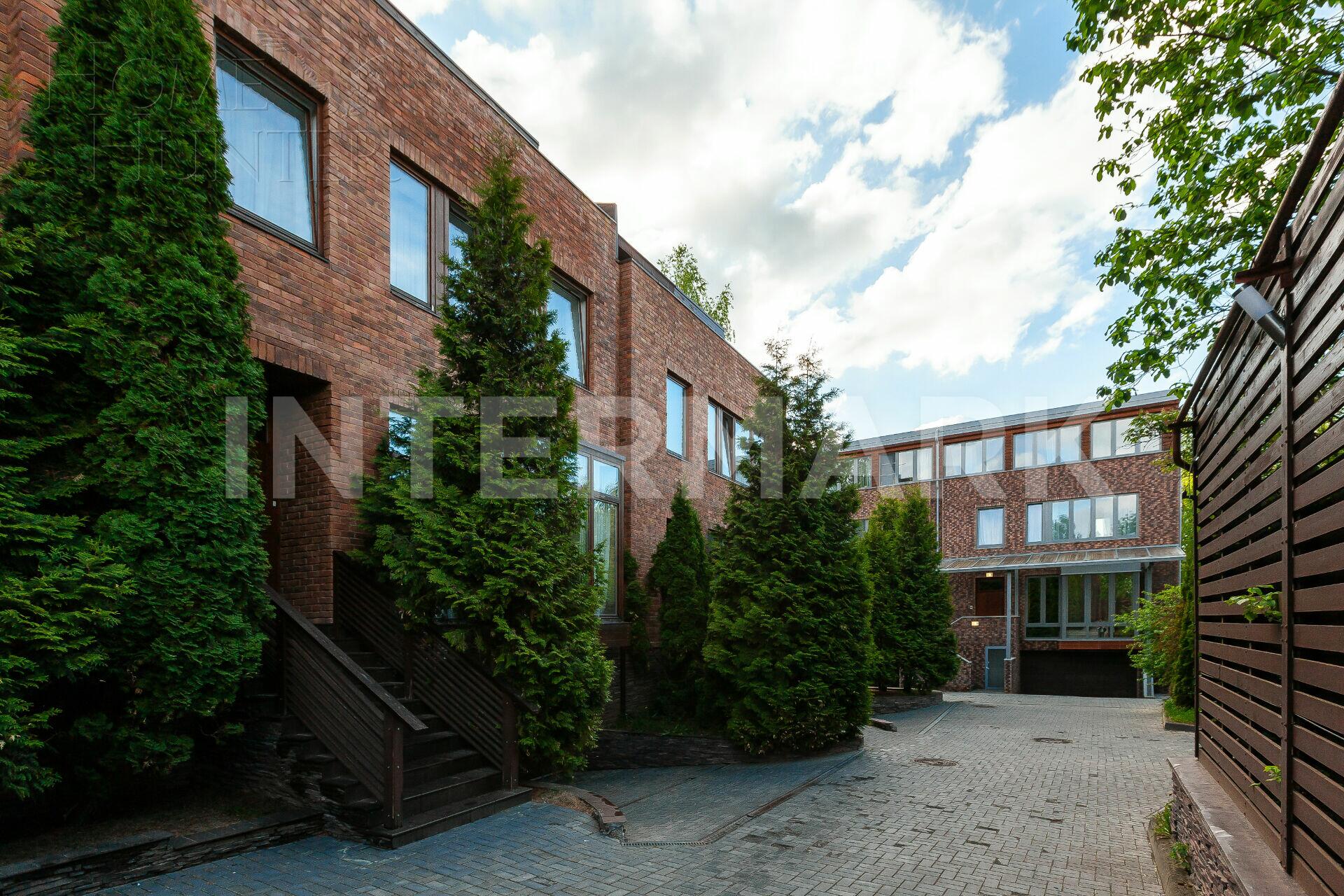 2-этажный таунхаус 380 м² с отделкой