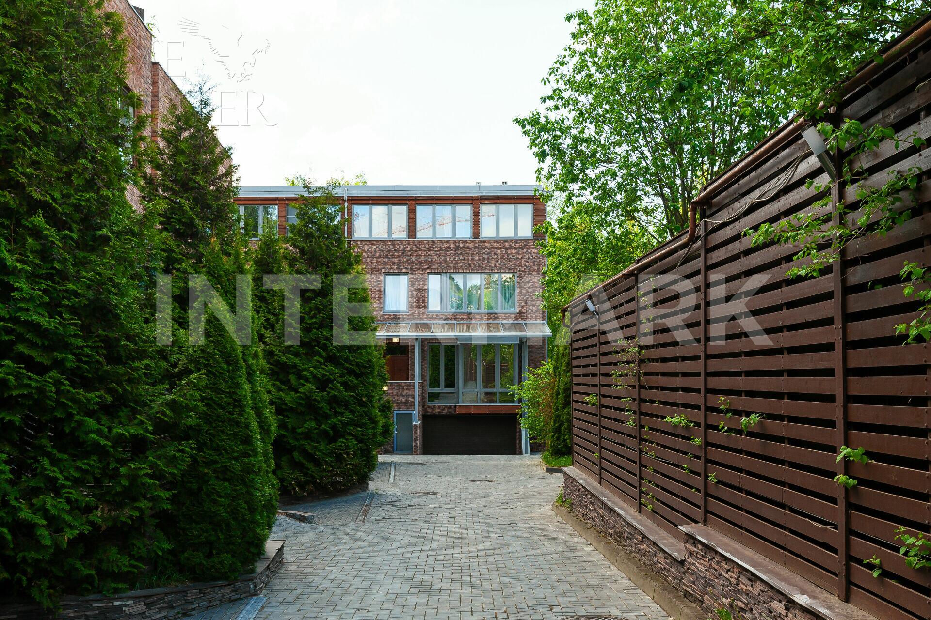 2-этажный таунхаус 380 м² с отделкой