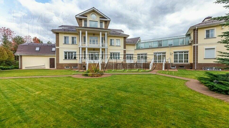 3-этажный коттедж 900 м² с отделкой