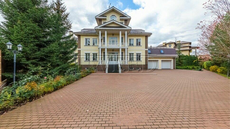 3-этажный коттедж 900 м² с отделкой