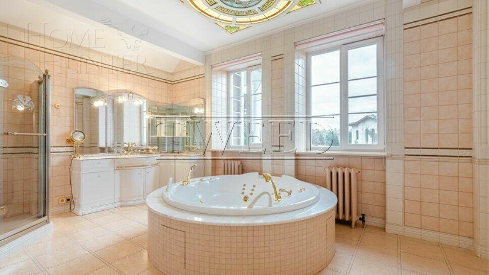 3-этажный коттедж 900 м² с отделкой