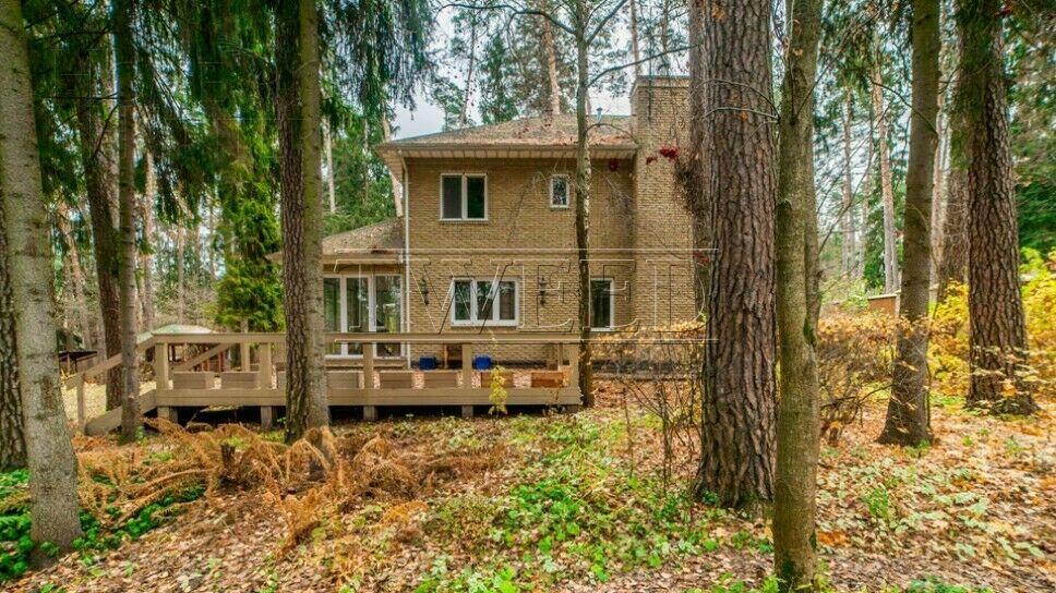 2-этажный коттедж 240 м² с отделкой