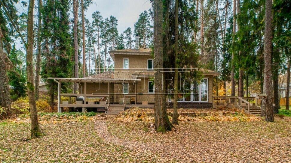 2-этажный коттедж 240 м² с отделкой