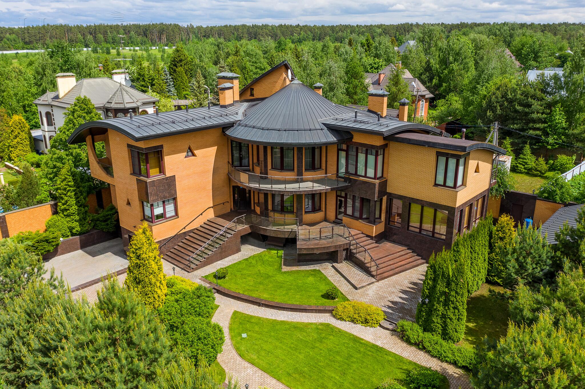 2-этажный коттедж 624 м² с отделкой