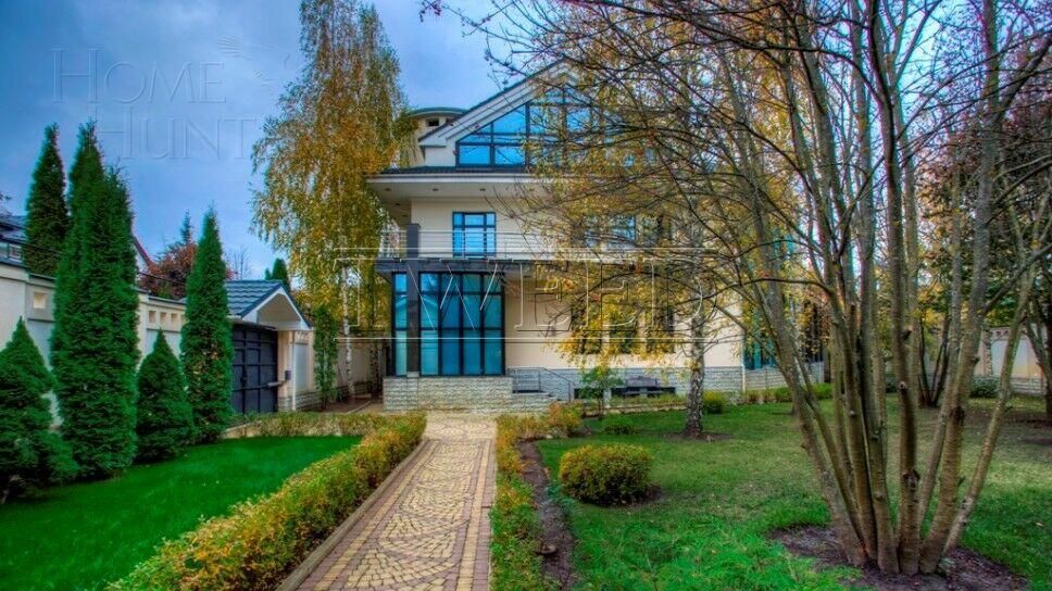 2-этажный коттедж 900 м² с отделкой