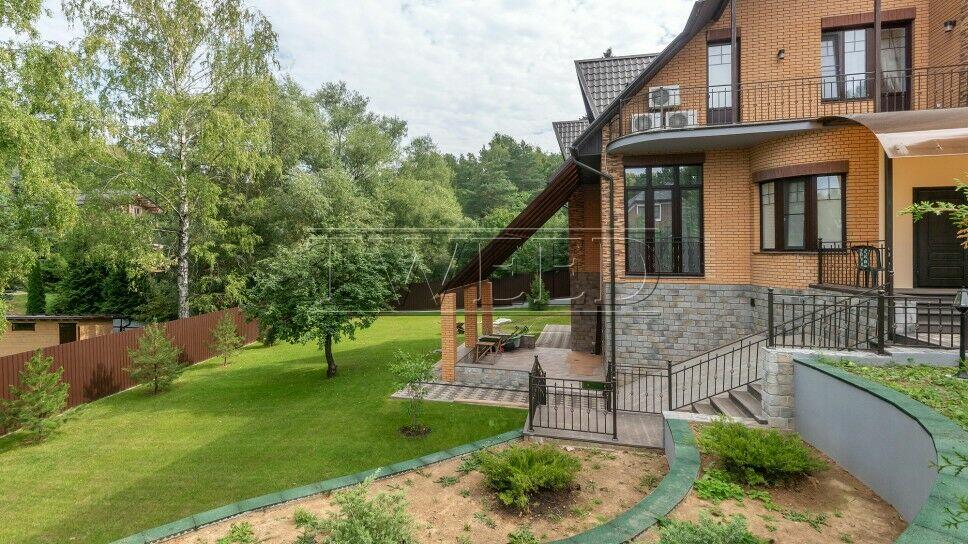 2-этажный коттедж 400 м² с отделкой