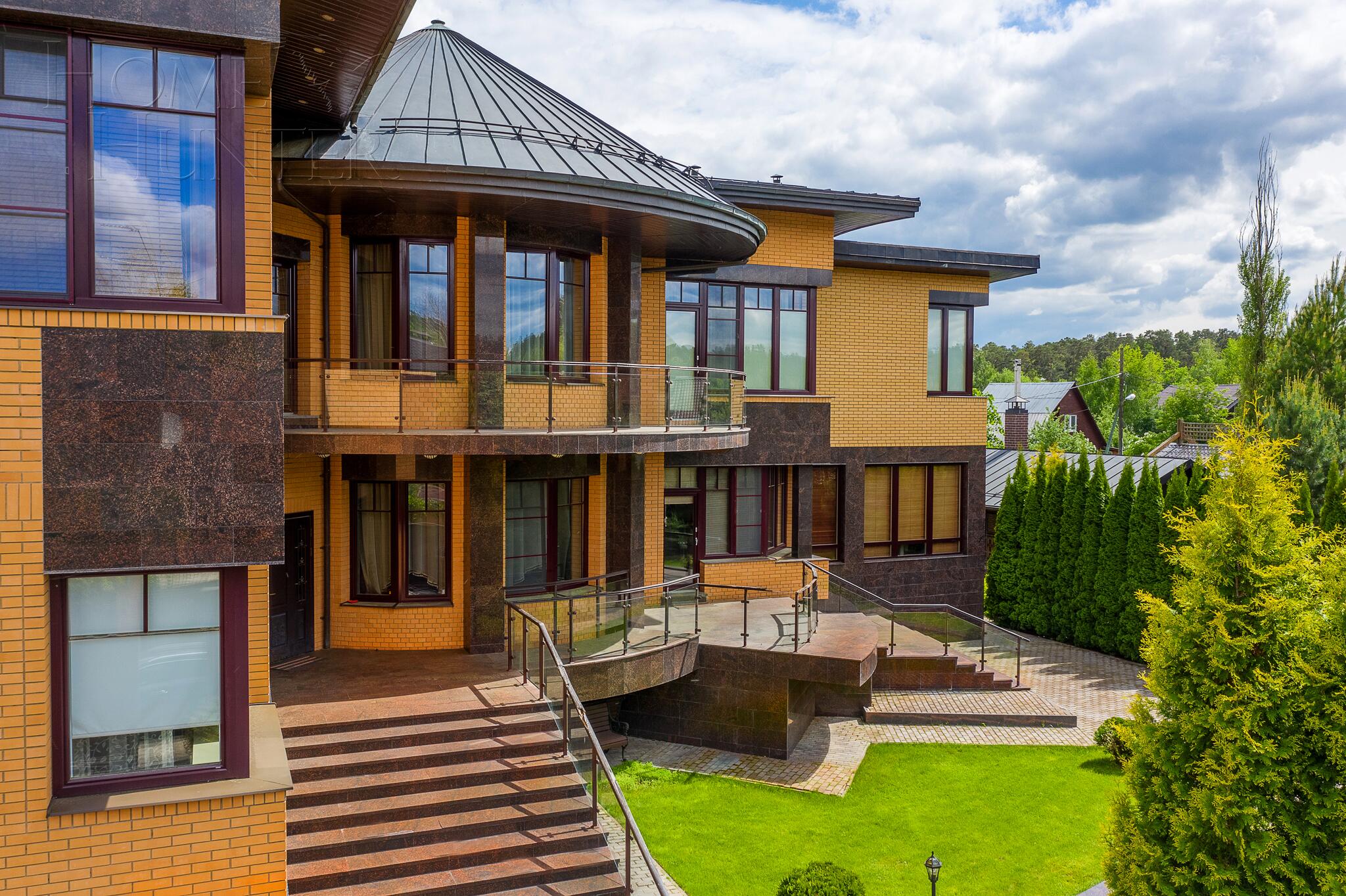 2-этажный коттедж 624 м² с отделкой