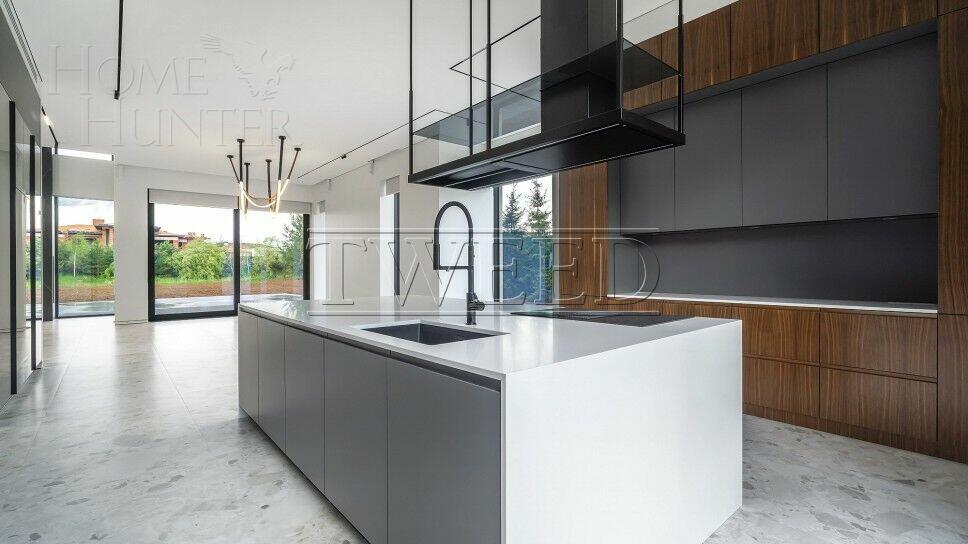 2-этажный коттедж 1 000 м² с отделкой