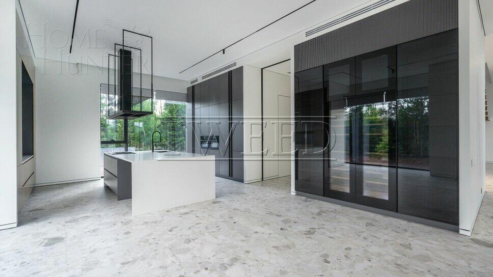 2-этажный коттедж 1 000 м² с отделкой