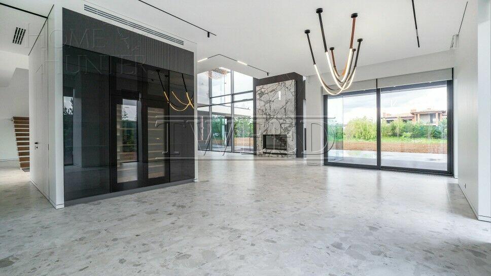 2-этажный коттедж 1 000 м² с отделкой