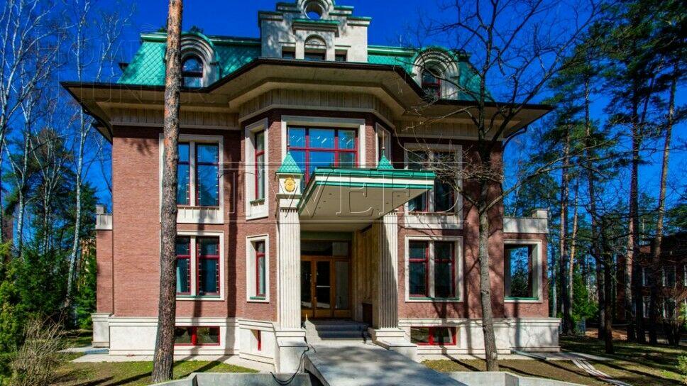 2-этажный коттедж 1 045 м² без отделки