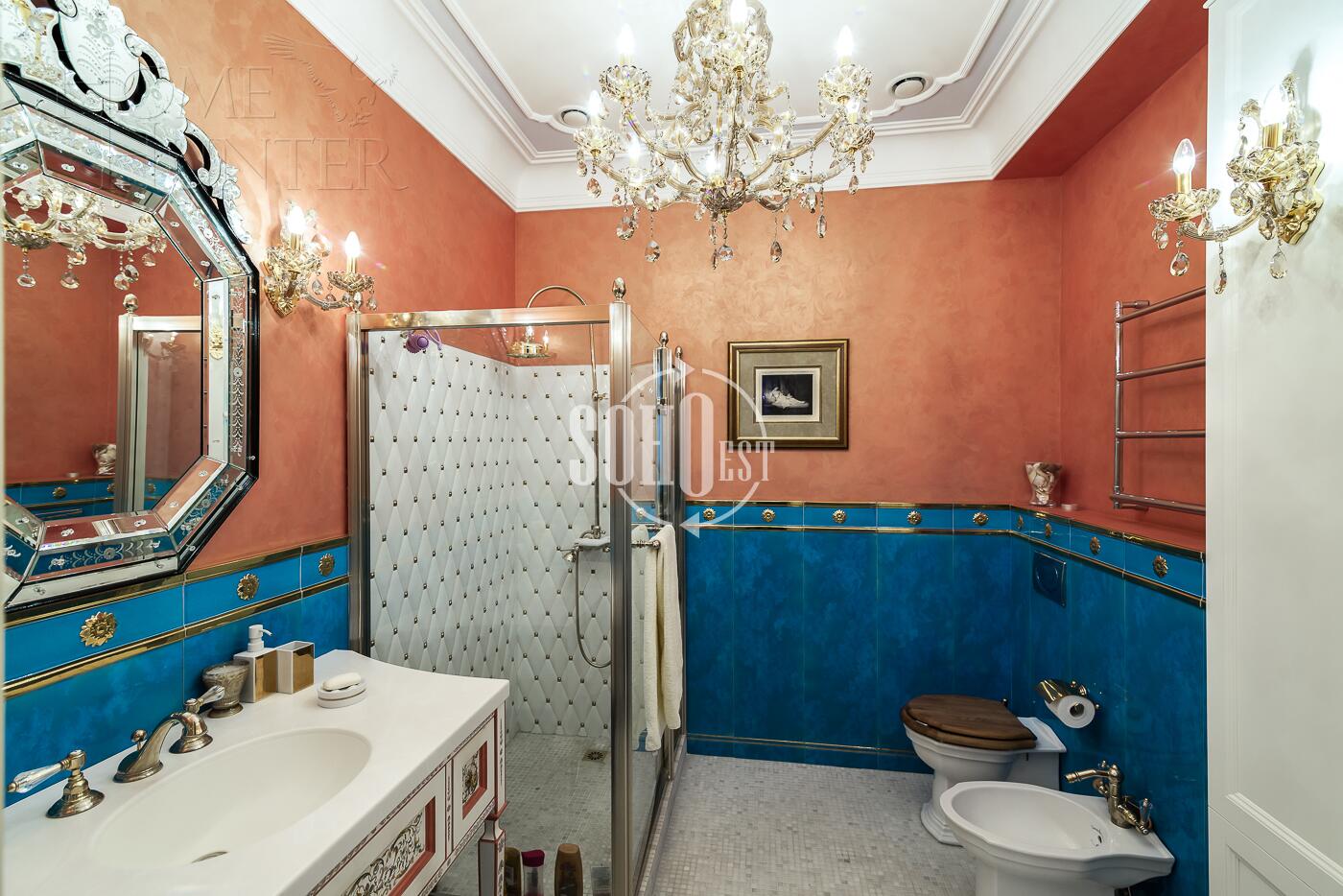 5-КОМН. КВАРТИРА С ОТДЕЛКОЙ 240 М² НА 3 ЭТАЖЕ