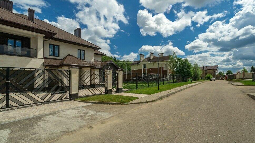 2-этажный коттедж 600 м² без отделки