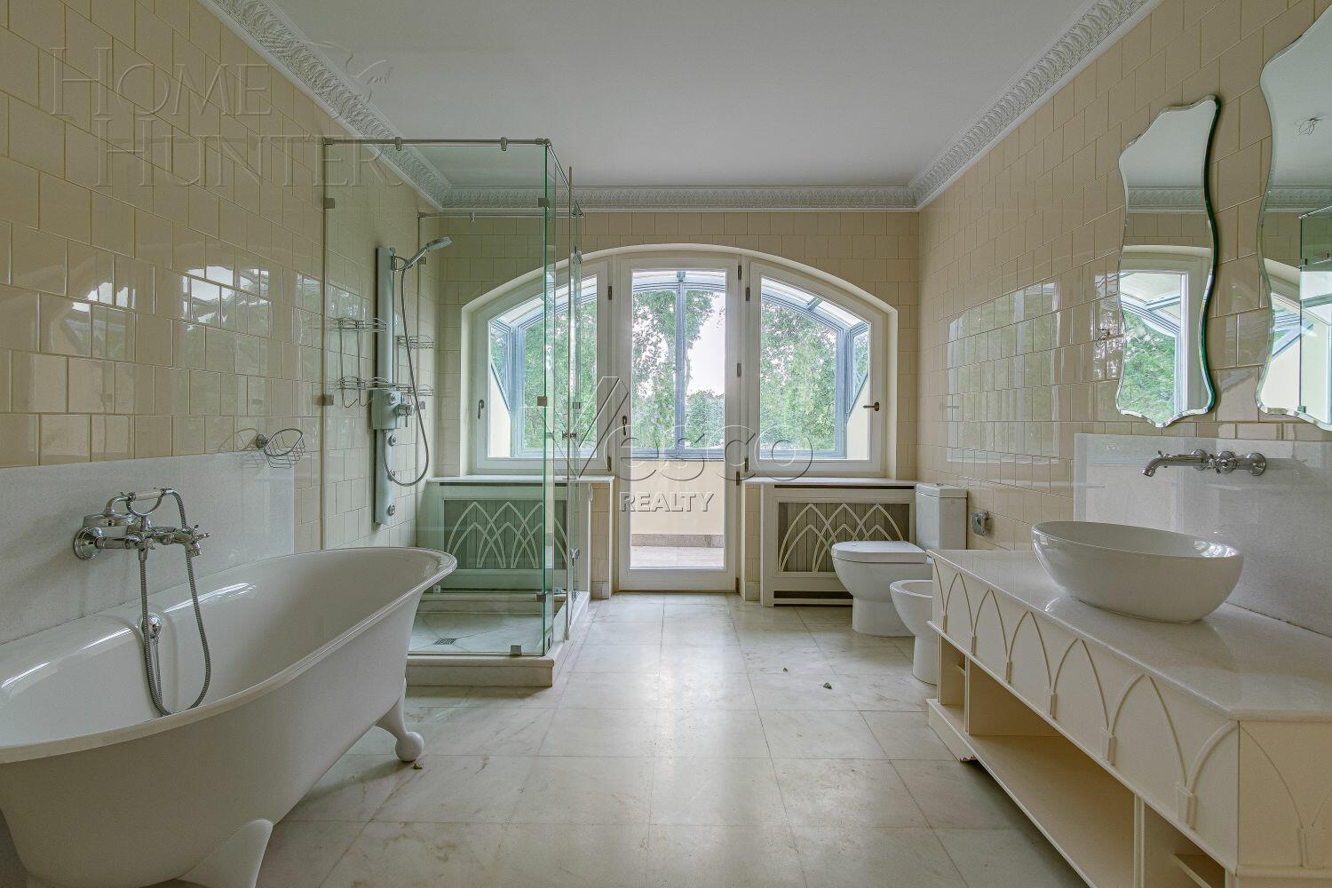 2-этажный коттедж 640 м² с отделкой