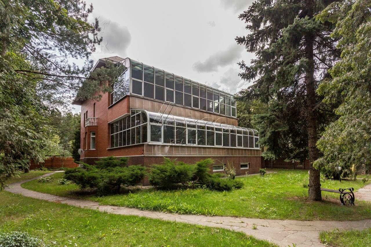 2-этажный коттедж 650 м² с отделкой