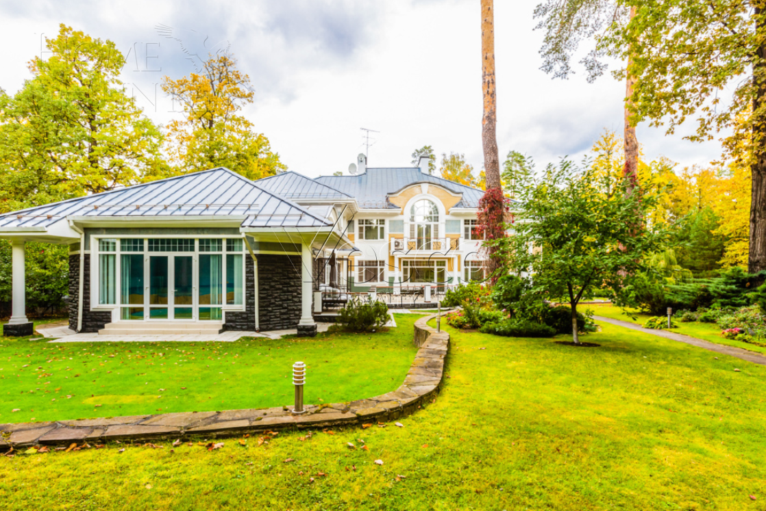 2-этажный коттедж 1 400 м² с отделкой