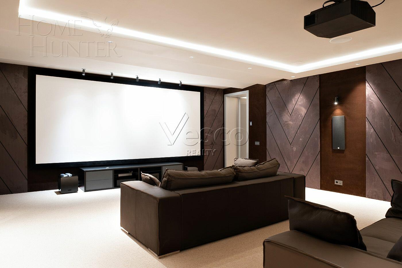 3-этажный коттедж 2 600 м² с отделкой