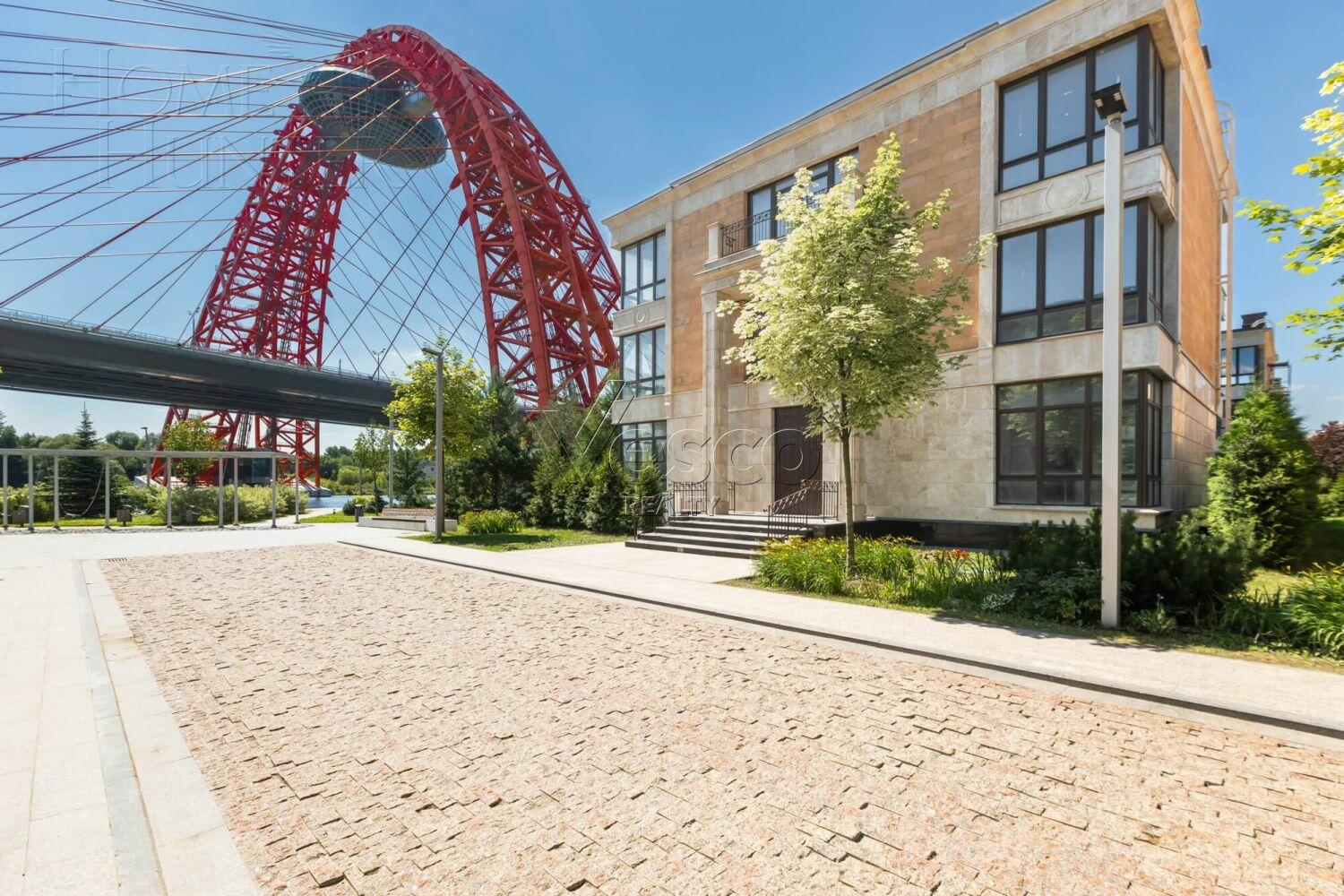 4-УРОВНЕВЫЙ ОСОБНЯК БЕЗ ОТДЕЛКИ 840 М² НА 1 ЭТАЖЕ