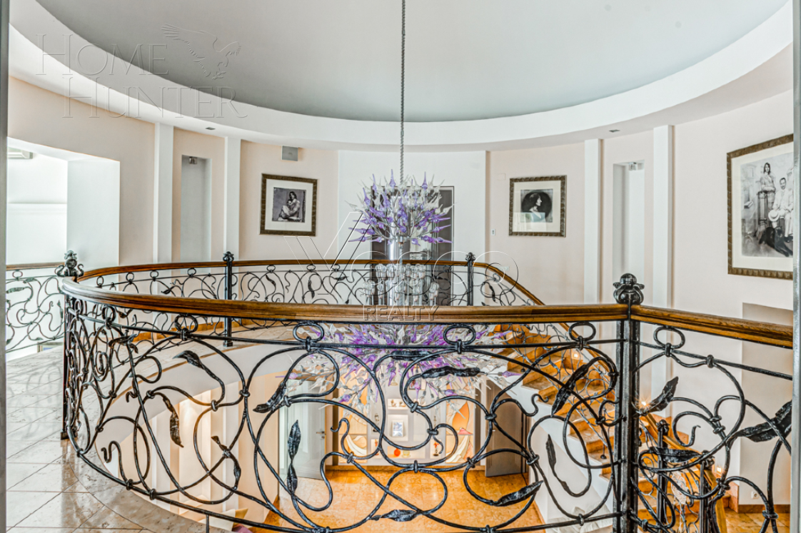 2-этажный коттедж 1 400 м² с отделкой