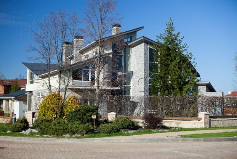 2-этажный коттедж 1 700 м² без отделки