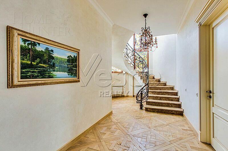 2-этажный коттедж 500 м² с отделкой