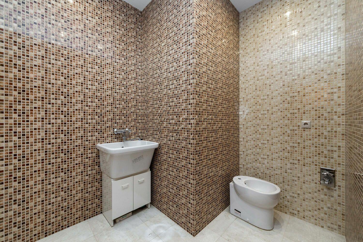 2-этажный коттедж 1 000 м² с отделкой