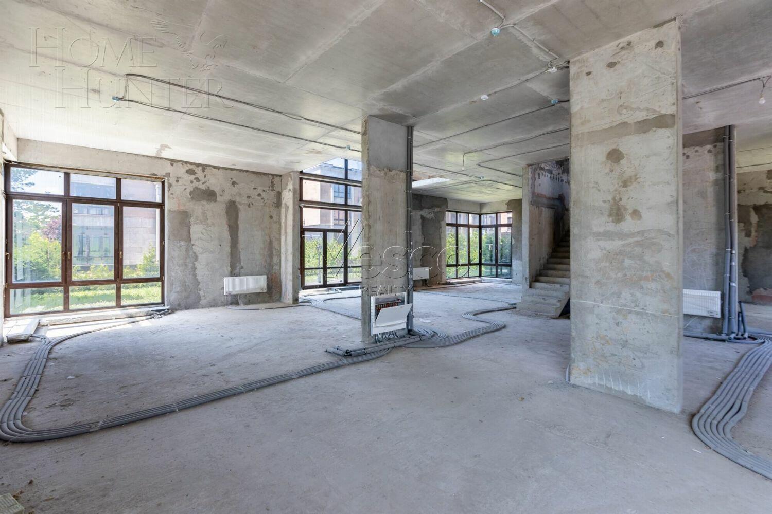 4-УРОВНЕВЫЙ ОСОБНЯК БЕЗ ОТДЕЛКИ 840 М² НА 1 ЭТАЖЕ