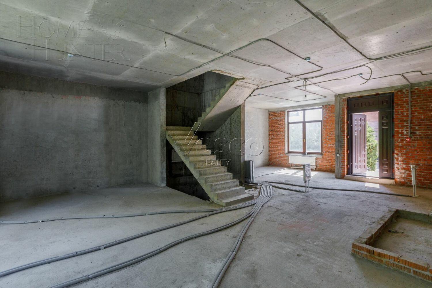 4-УРОВНЕВЫЙ ТАУНХАУС БЕЗ ОТДЕЛКИ 420 М² НА 1 ЭТАЖЕ