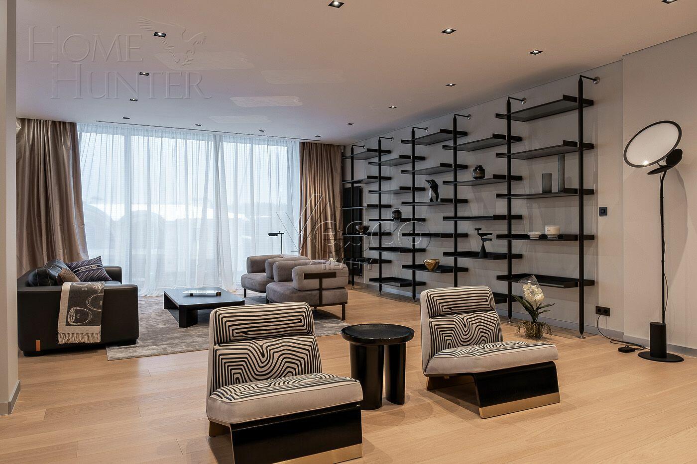 3-этажный коттедж 2 600 м² с отделкой