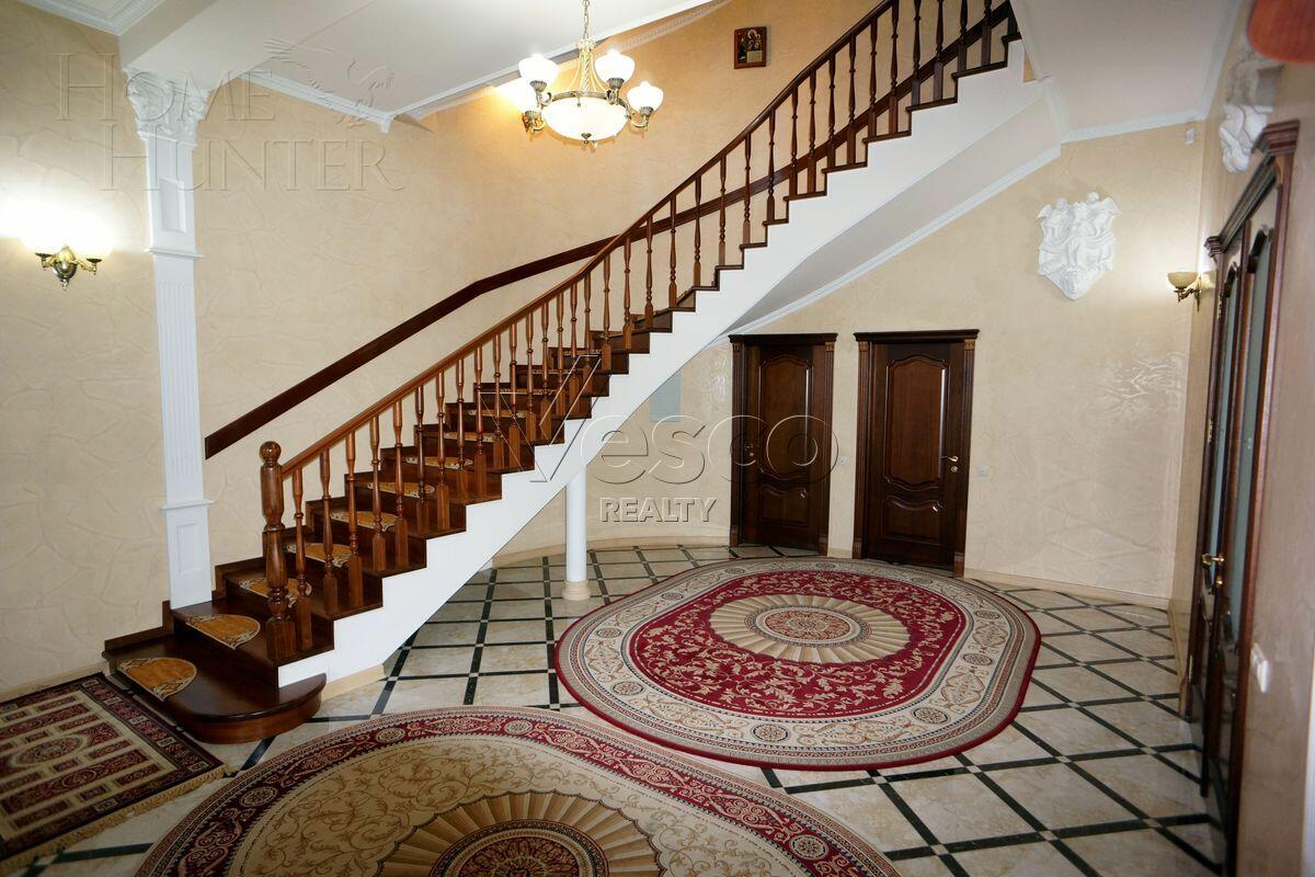 2-этажный коттедж 500 м² с отделкой