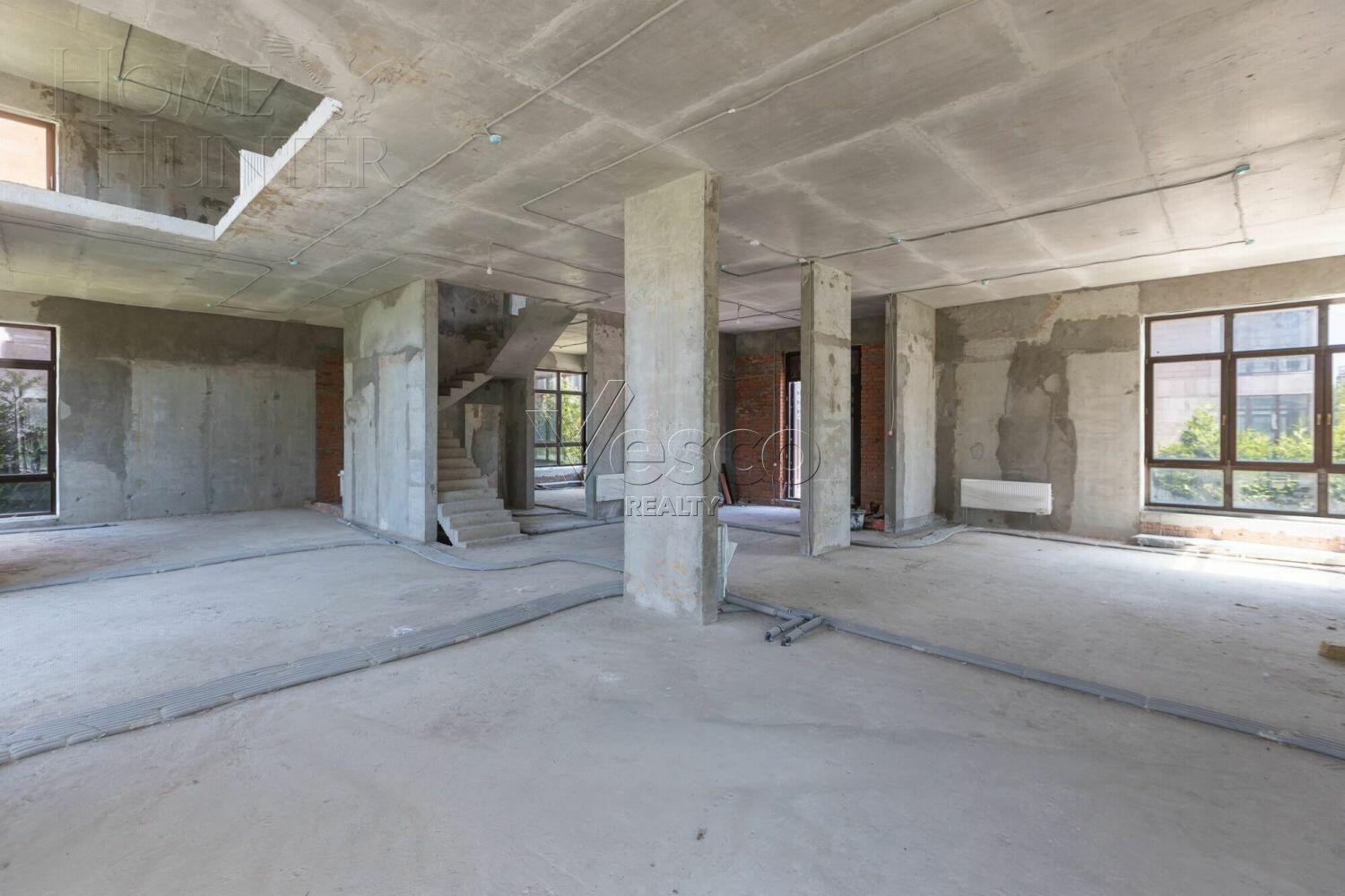 4-УРОВНЕВЫЙ ОСОБНЯК БЕЗ ОТДЕЛКИ 840 М² НА 1 ЭТАЖЕ