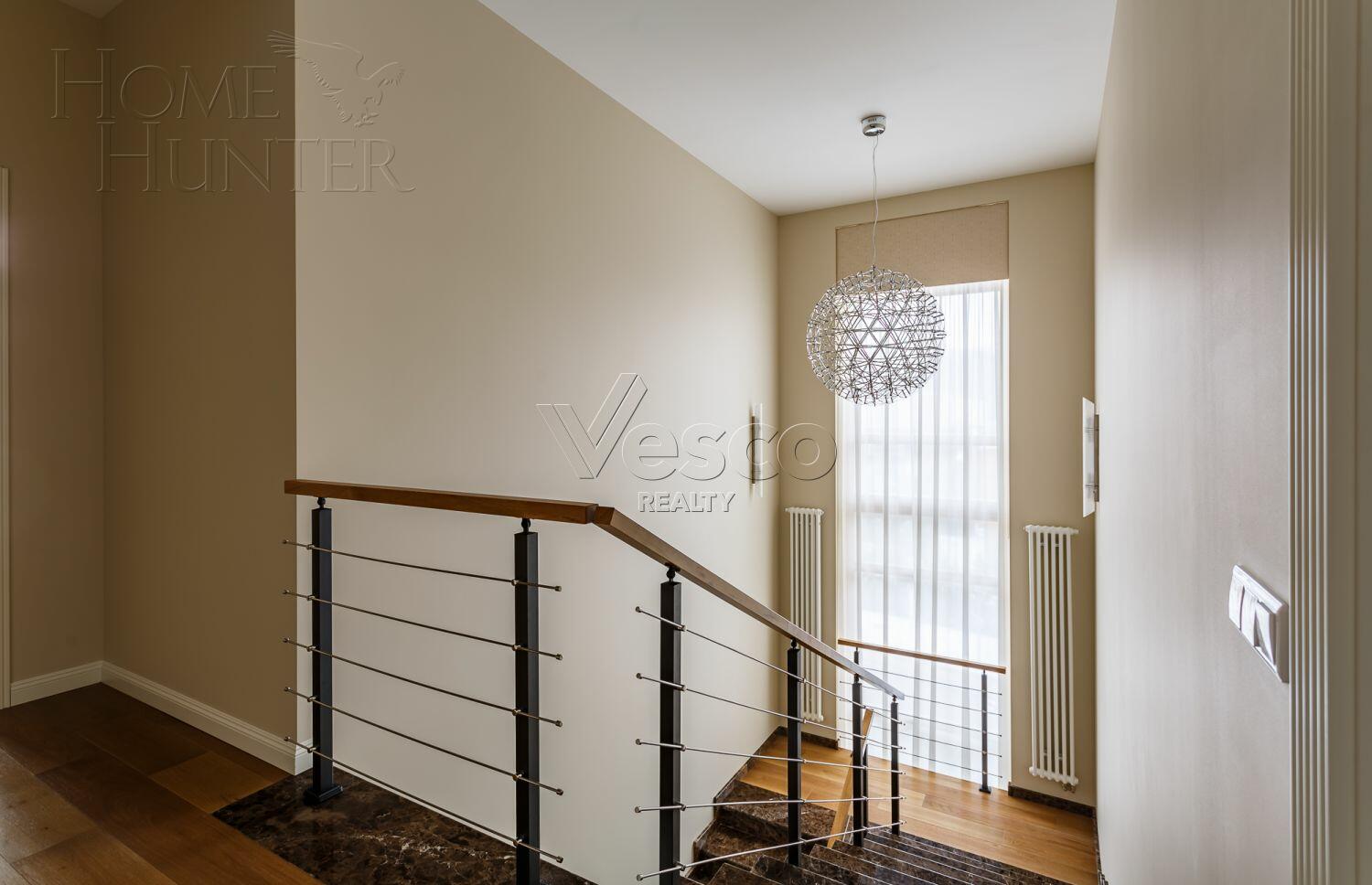 3-этажный таунхаус 360 м² с отделкой