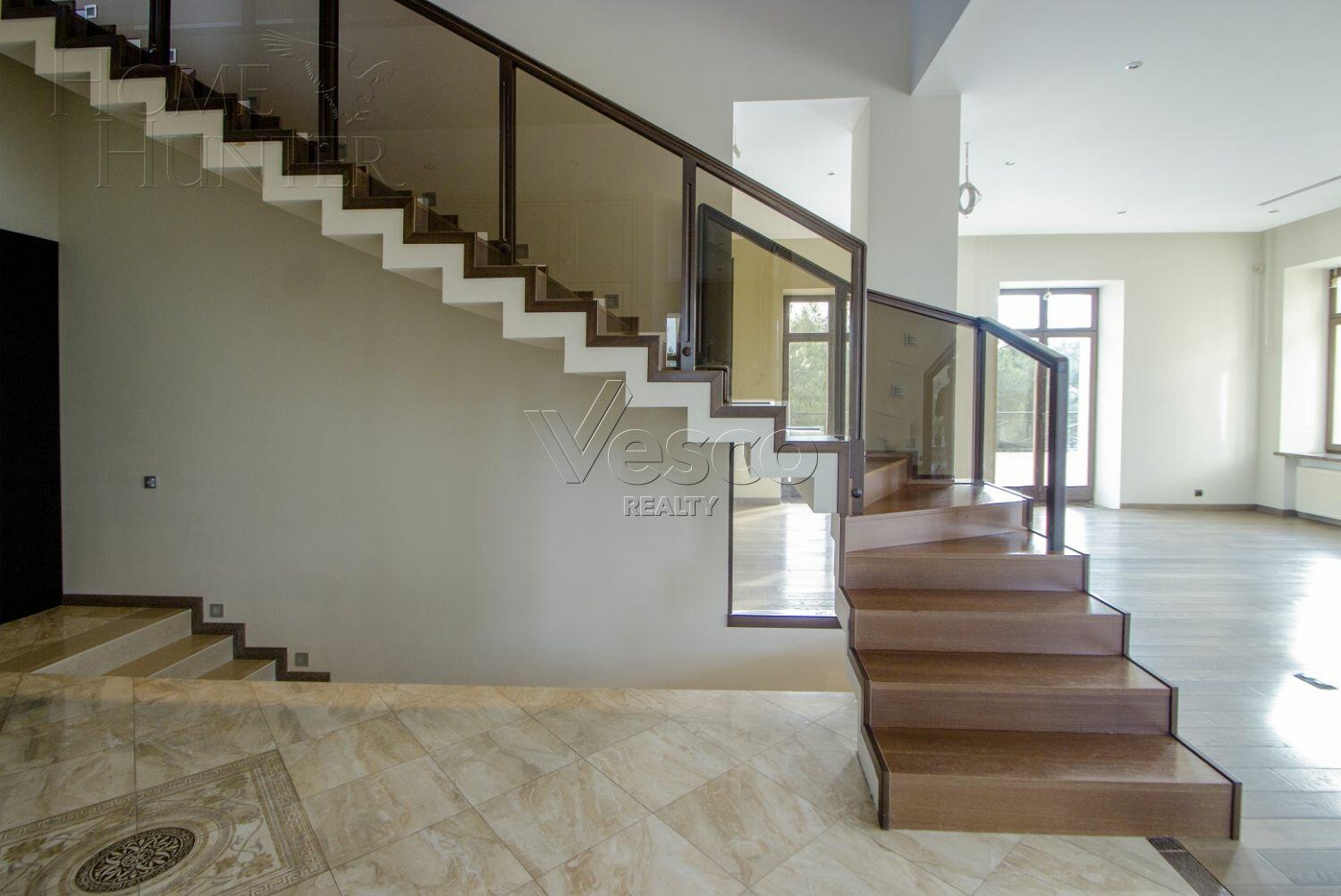 2-этажный коттедж 800 м² с отделкой