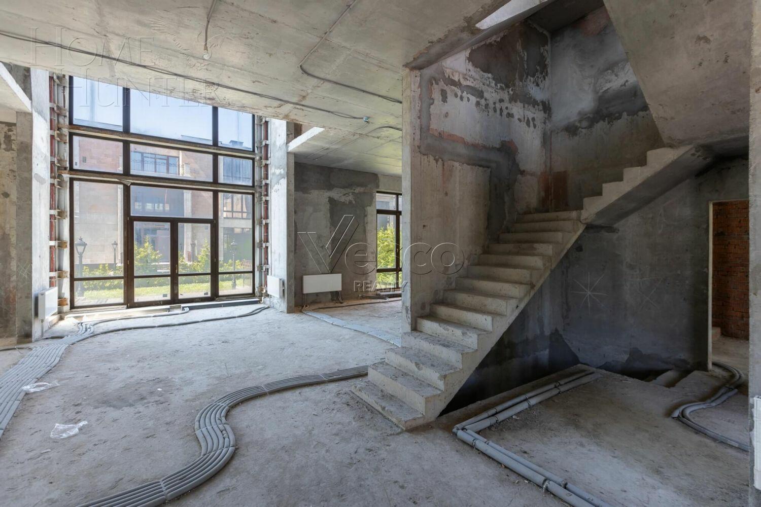 4-УРОВНЕВЫЙ ОСОБНЯК БЕЗ ОТДЕЛКИ 840 М² НА 1 ЭТАЖЕ