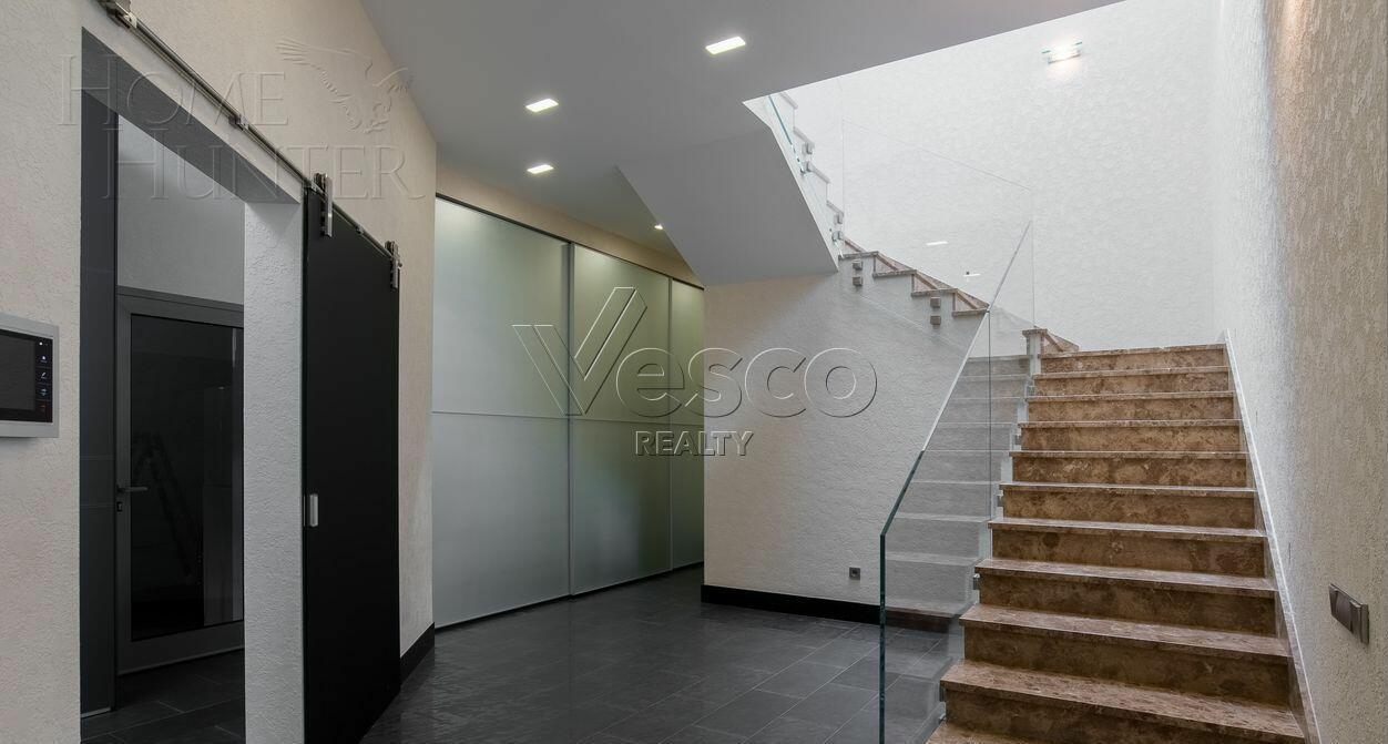 2-этажный коттедж 500 м² с отделкой