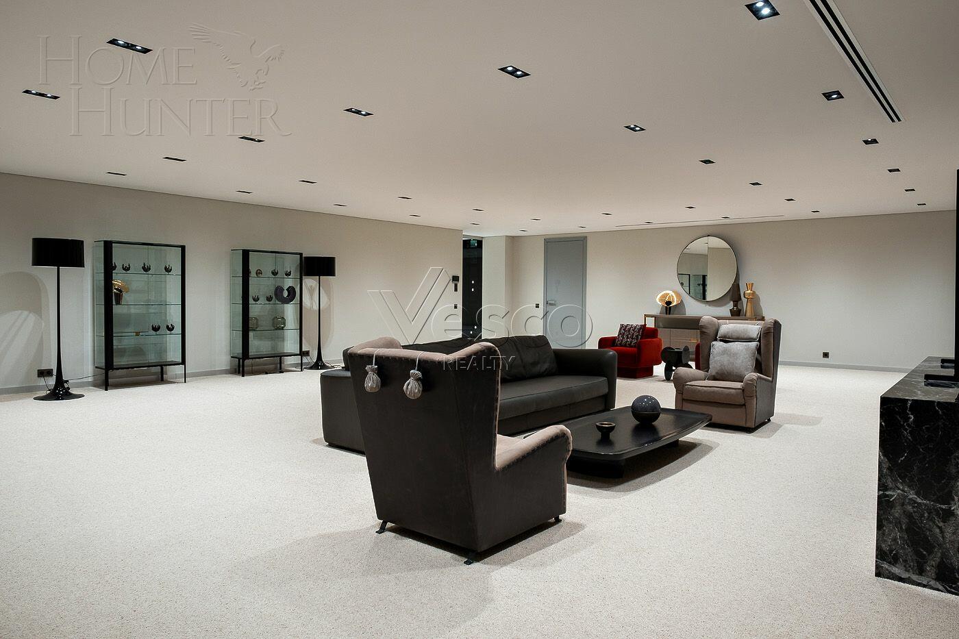 3-этажный коттедж 2 600 м² с отделкой