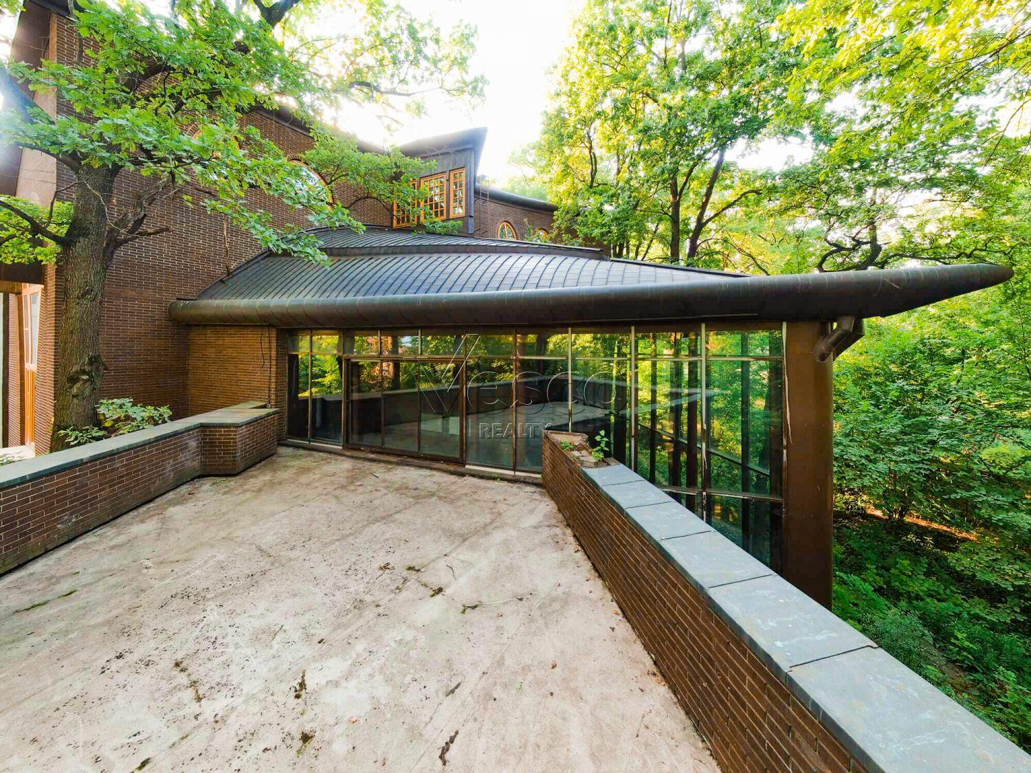 3-этажный коттедж 1 018 м² без отделки