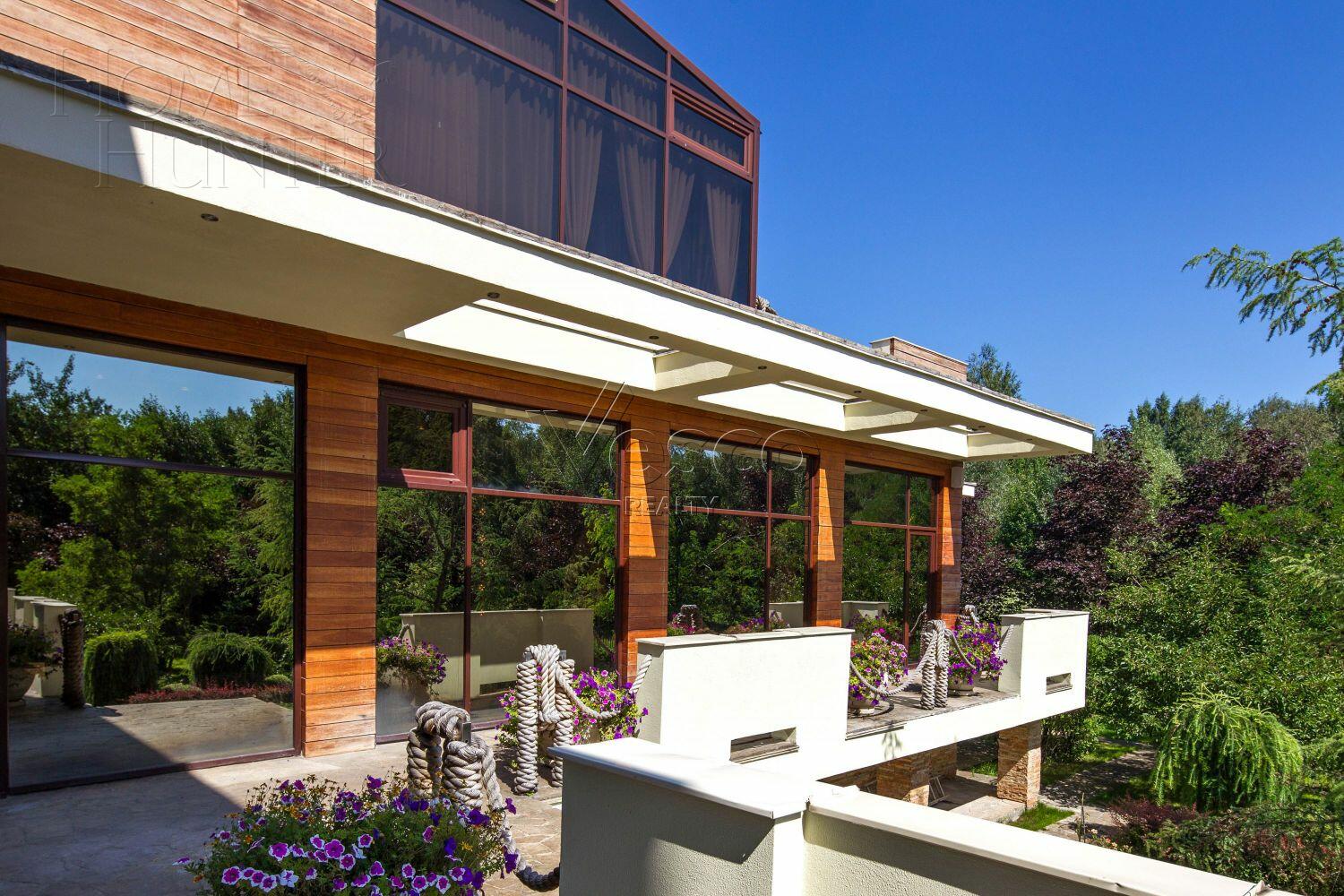 2-этажный коттедж 1 200 м² с отделкой