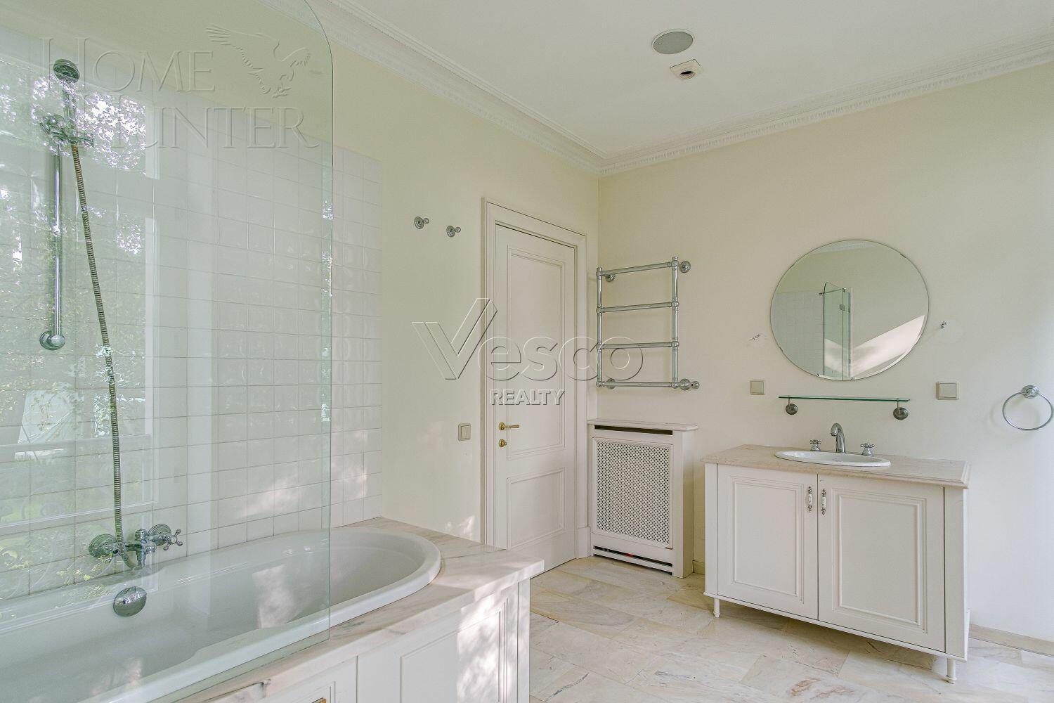 2-этажный коттедж 640 м² с отделкой