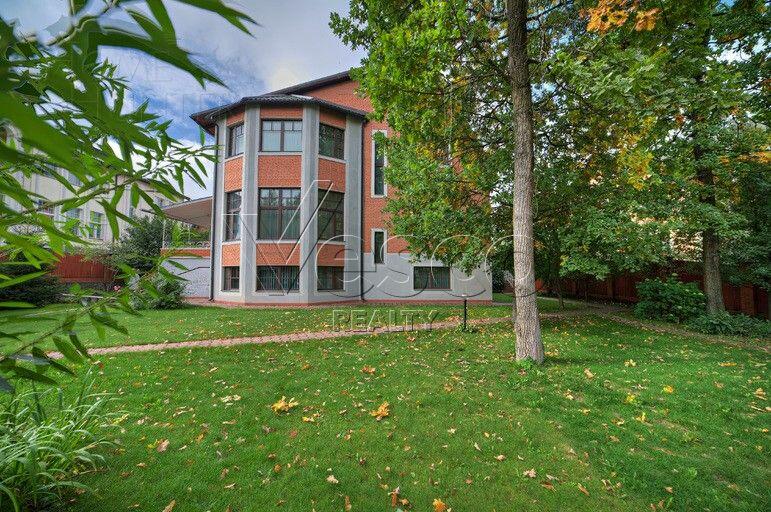 2-этажный коттедж 800 м² с отделкой