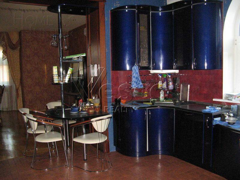 3-этажный коттедж 1 200 м² с отделкой