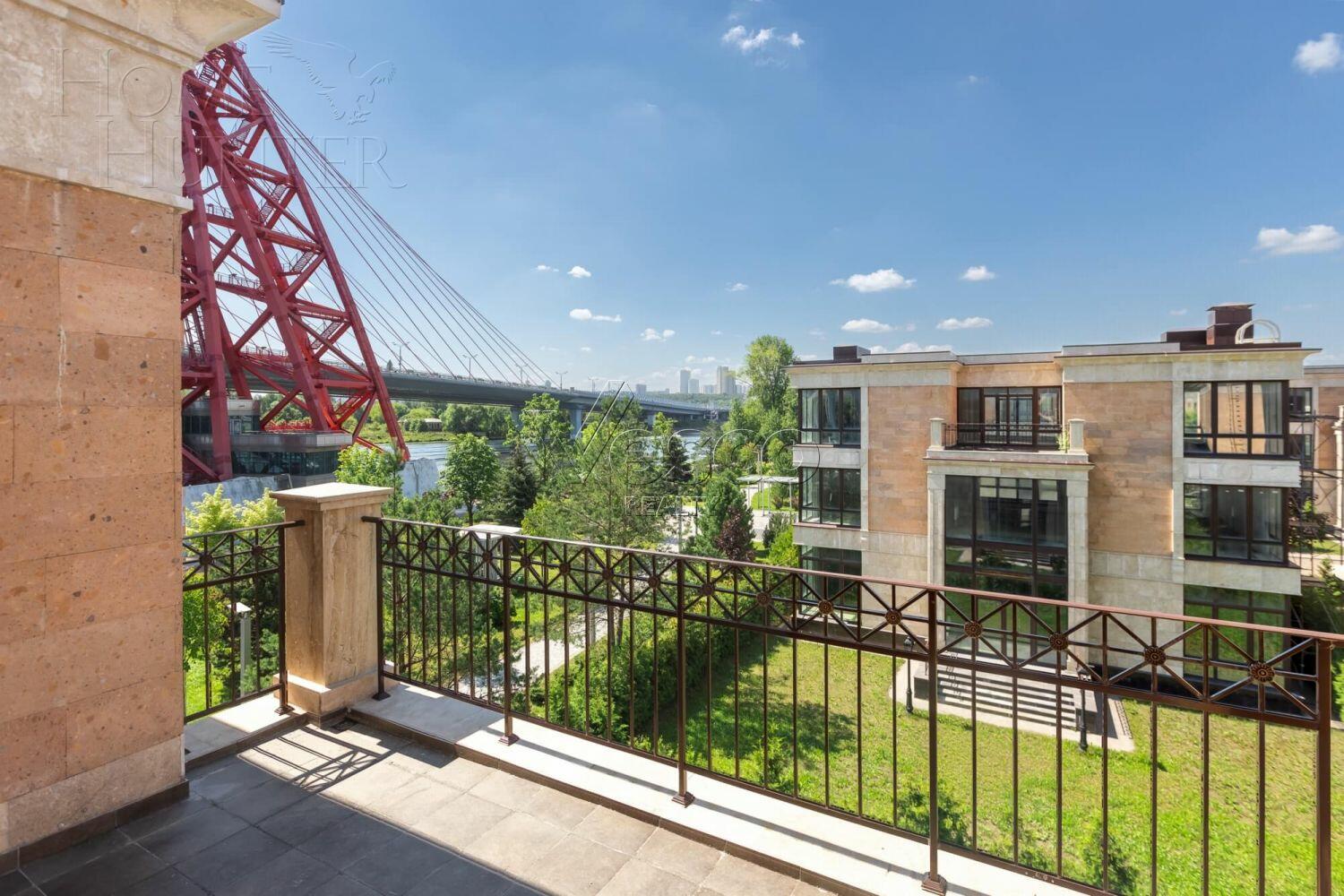 4-УРОВНЕВЫЙ ОСОБНЯК БЕЗ ОТДЕЛКИ 840 М² НА 1 ЭТАЖЕ