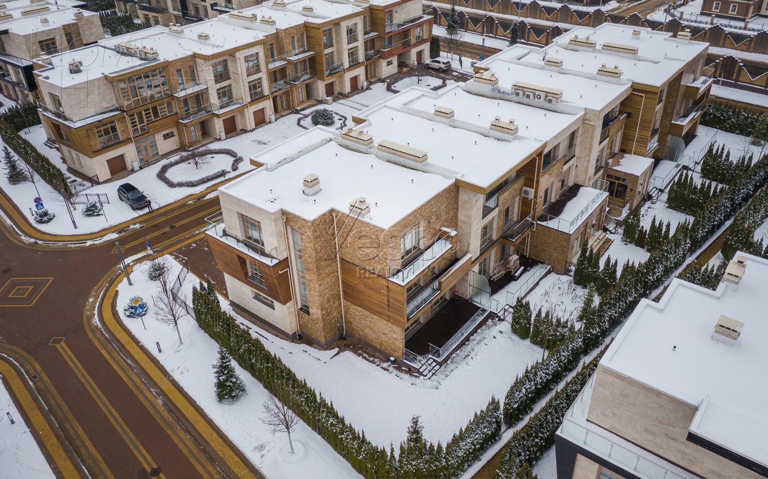 3-этажный таунхаус 360 м² с отделкой