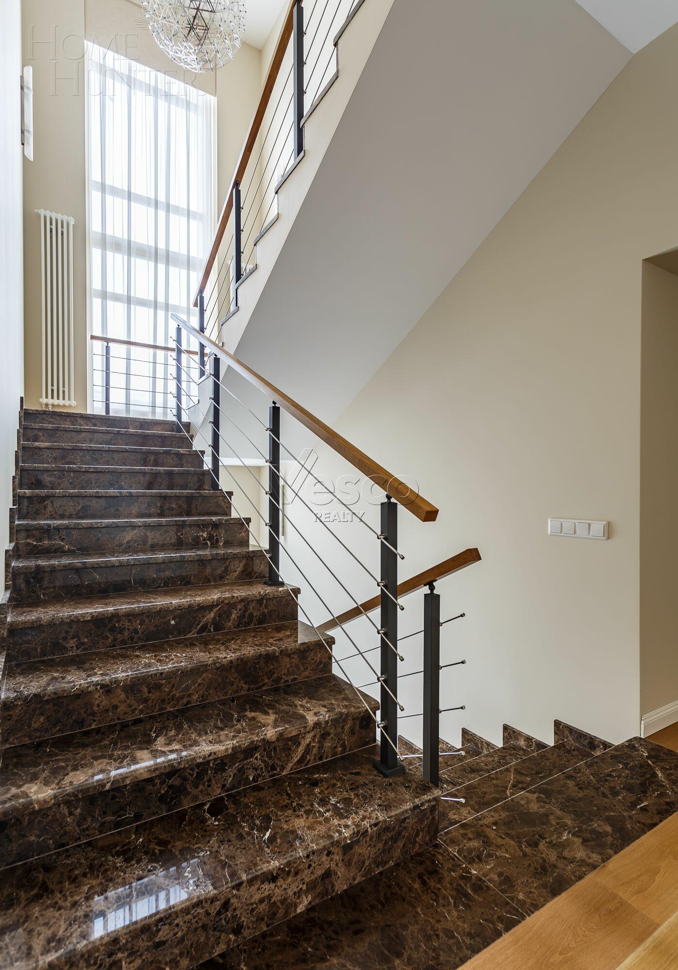 3-этажный таунхаус 360 м² с отделкой