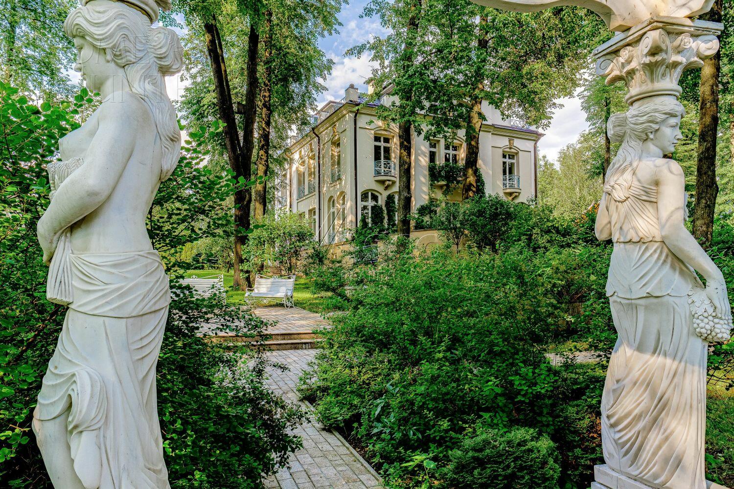 2-этажный коттедж 640 м² с отделкой